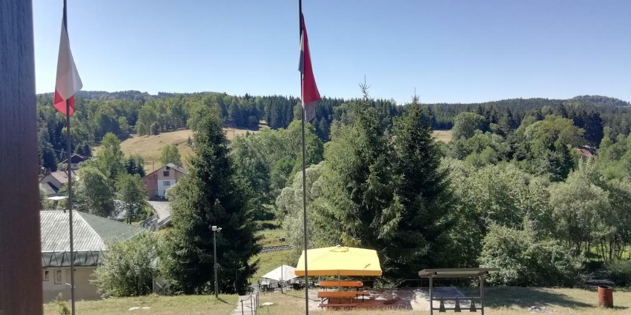 Olivin Kytlice Hiker Huts Hotell Exteriör bild